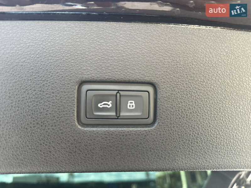 Внедорожник / Кроссовер Audi Q8 2021 в Киеве