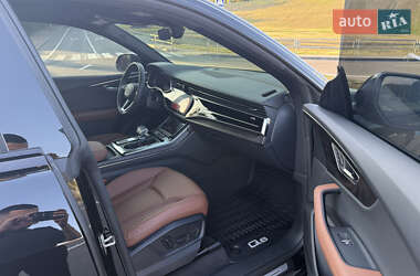 Позашляховик / Кросовер Audi Q8 2023 в 