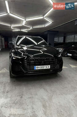 Позашляховик / Кросовер Audi Q8 2023 в 