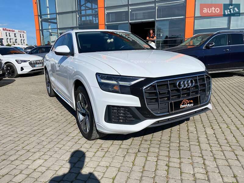 Внедорожник / Кроссовер Audi Q8 2018 в 