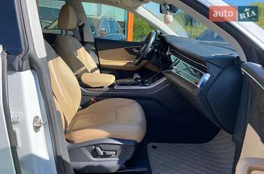 Внедорожник / Кроссовер Audi Q8 2018 в 