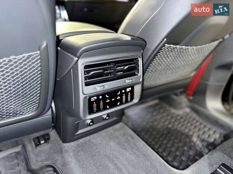 Внедорожник / Кроссовер Audi Q8 2024 в Киеве