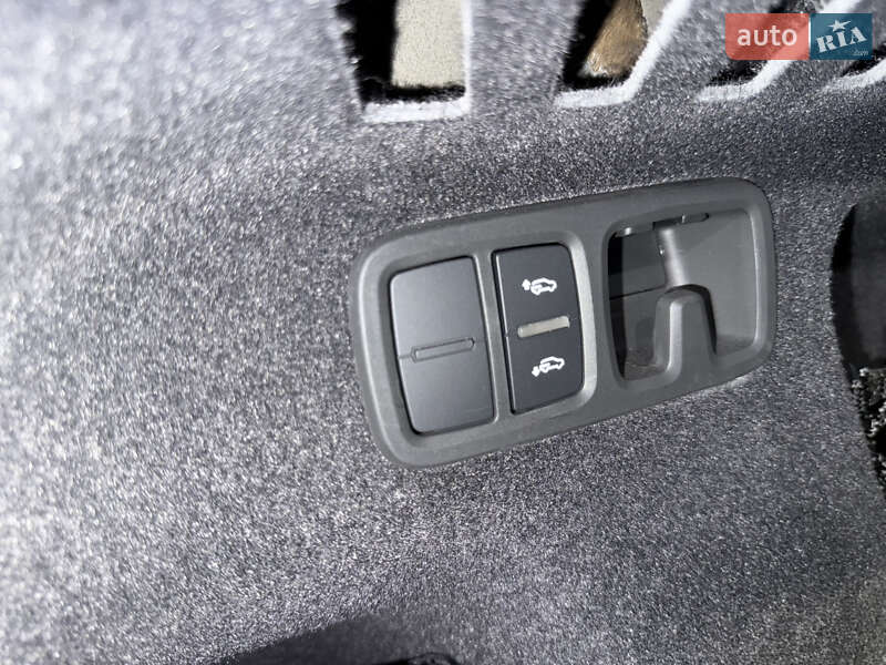 Внедорожник / Кроссовер Audi Q8 2024 в Киеве