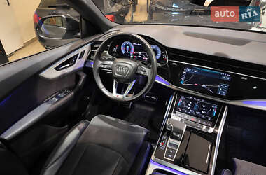 Внедорожник / Кроссовер Audi Q8 2020 в 