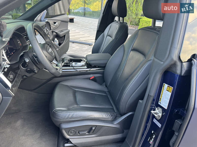 Внедорожник / Кроссовер Audi Q8 2019 в Киеве