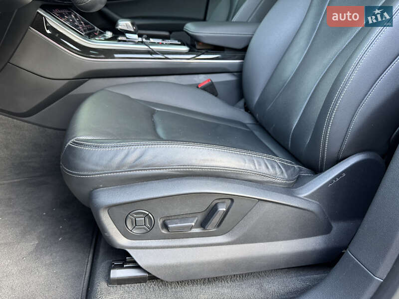 Внедорожник / Кроссовер Audi Q8 2019 в Киеве