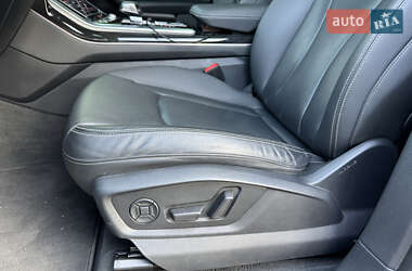 Внедорожник / Кроссовер Audi Q8 2019 в 