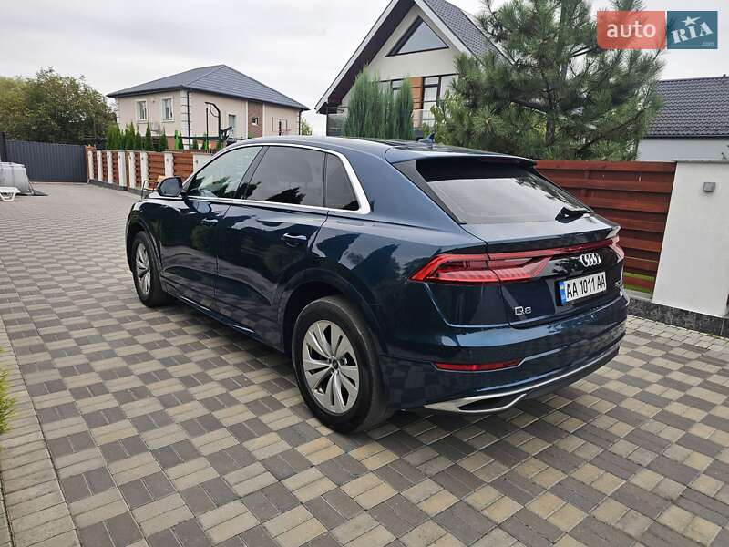 Внедорожник / Кроссовер Audi Q8 2021 в Киеве