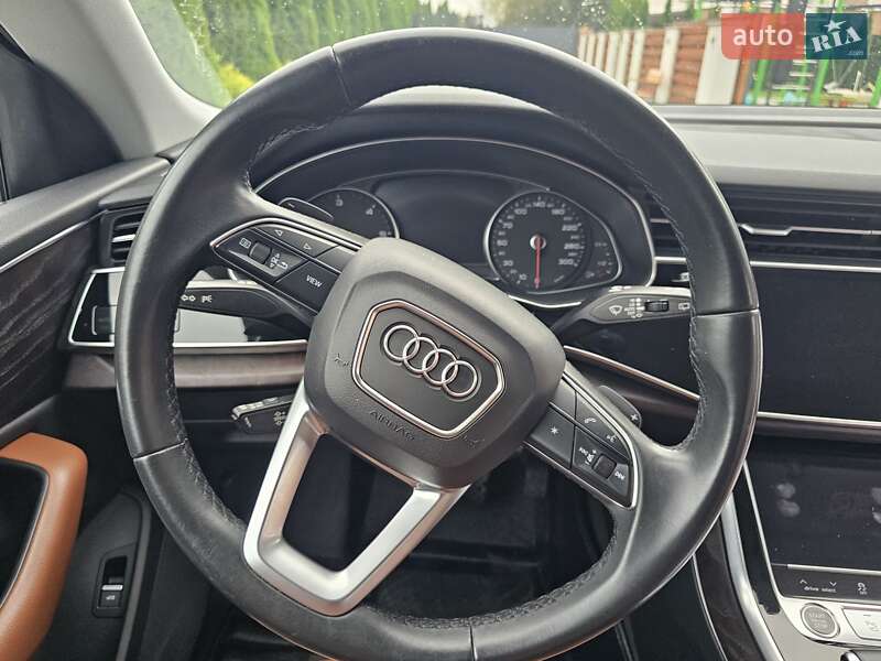 Внедорожник / Кроссовер Audi Q8 2021 в Киеве