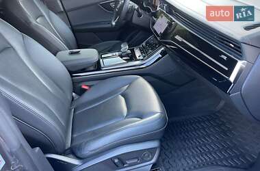 Внедорожник / Кроссовер Audi Q8 2023 в 
