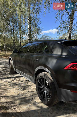 Внедорожник / Кроссовер Audi Q8 2022 в 