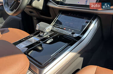 Внедорожник / Кроссовер Audi Q8 2022 в 