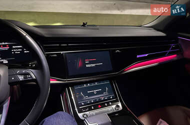 Внедорожник / Кроссовер Audi Q8 2022 в 