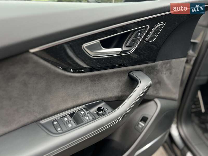 Позашляховик / Кросовер Audi Q8 2019 в Києві