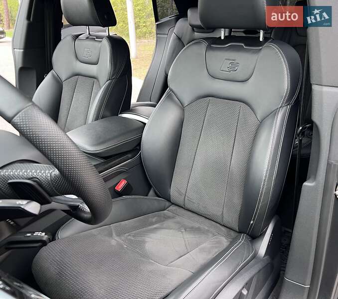 Позашляховик / Кросовер Audi Q8 2019 в Києві