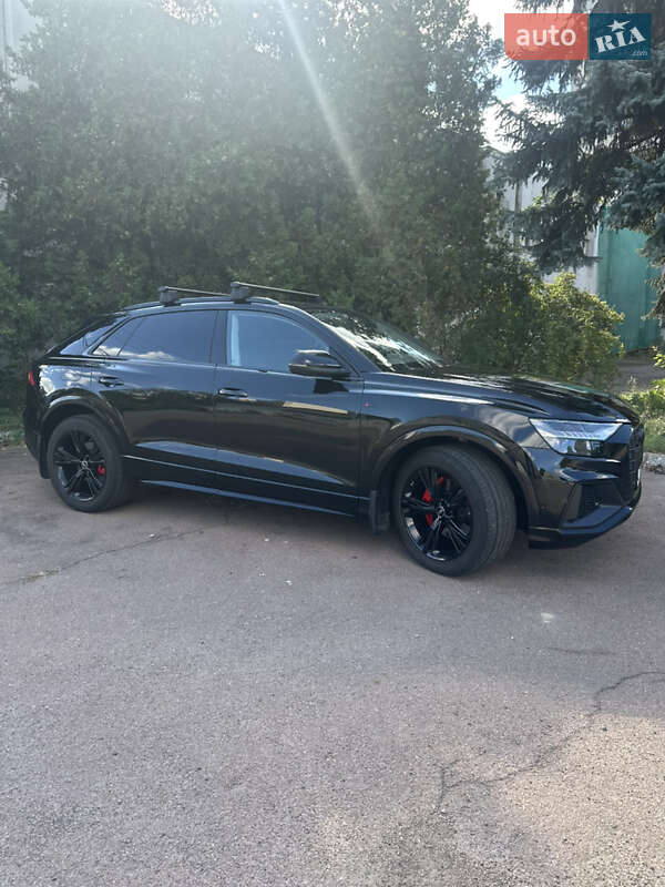 Внедорожник / Кроссовер Audi Q8 2022 в Киеве