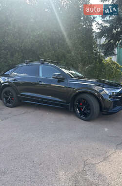 Внедорожник / Кроссовер Audi Q8 2022 в 