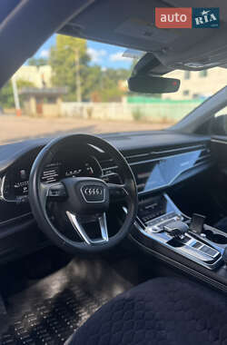 Внедорожник / Кроссовер Audi Q8 2022 в 