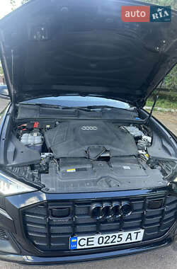 Внедорожник / Кроссовер Audi Q8 2022 в 