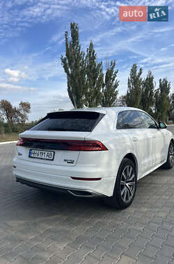 Внедорожник / Кроссовер Audi Q8 2021 в 