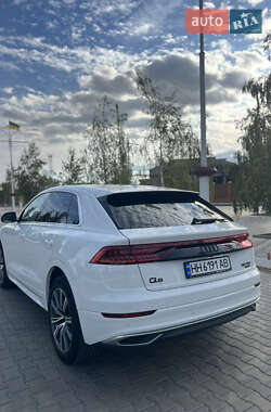 Внедорожник / Кроссовер Audi Q8 2021 в 