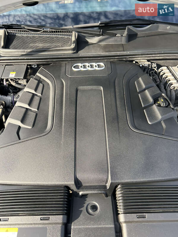 Внедорожник / Кроссовер Audi Q8 2021 в Измаиле