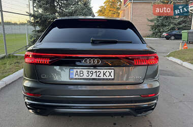 Позашляховик / Кросовер Audi Q8 2021 в 