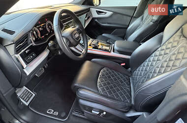 Позашляховик / Кросовер Audi Q8 2021 в 