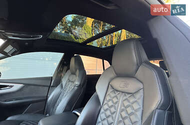 Позашляховик / Кросовер Audi Q8 2021 в 
