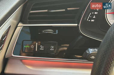 Позашляховик / Кросовер Audi Q8 2021 в 