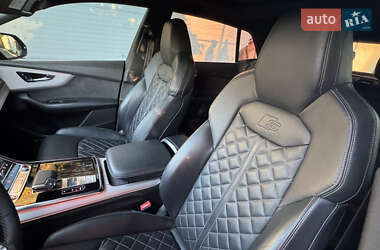 Позашляховик / Кросовер Audi Q8 2021 в 