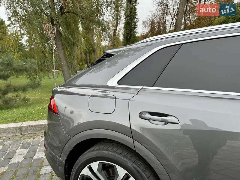 Внедорожник / Кроссовер Audi Q8 2019 в Киеве
