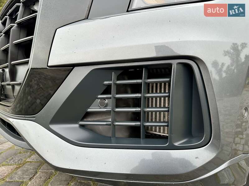 Внедорожник / Кроссовер Audi Q8 2019 в Киеве