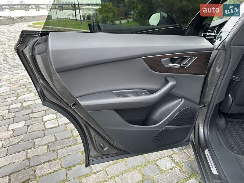 Внедорожник / Кроссовер Audi Q8 2019 в Киеве