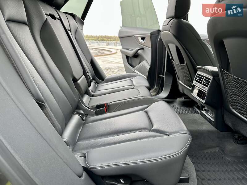 Внедорожник / Кроссовер Audi Q8 2019 в Киеве