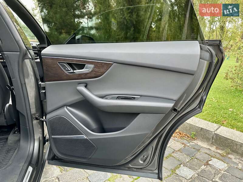 Внедорожник / Кроссовер Audi Q8 2019 в Киеве