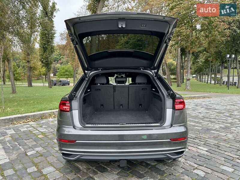 Внедорожник / Кроссовер Audi Q8 2019 в Киеве
