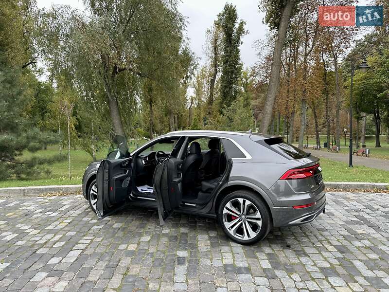 Внедорожник / Кроссовер Audi Q8 2019 в Киеве