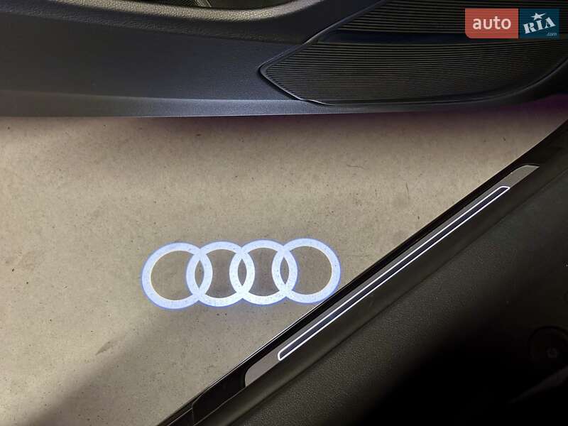 Внедорожник / Кроссовер Audi Q8 2019 в Киеве