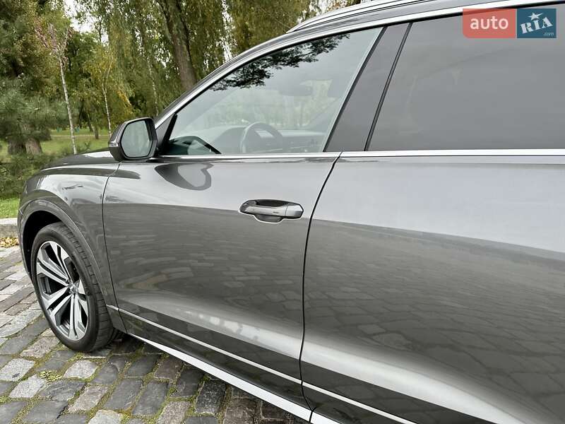 Внедорожник / Кроссовер Audi Q8 2019 в Киеве