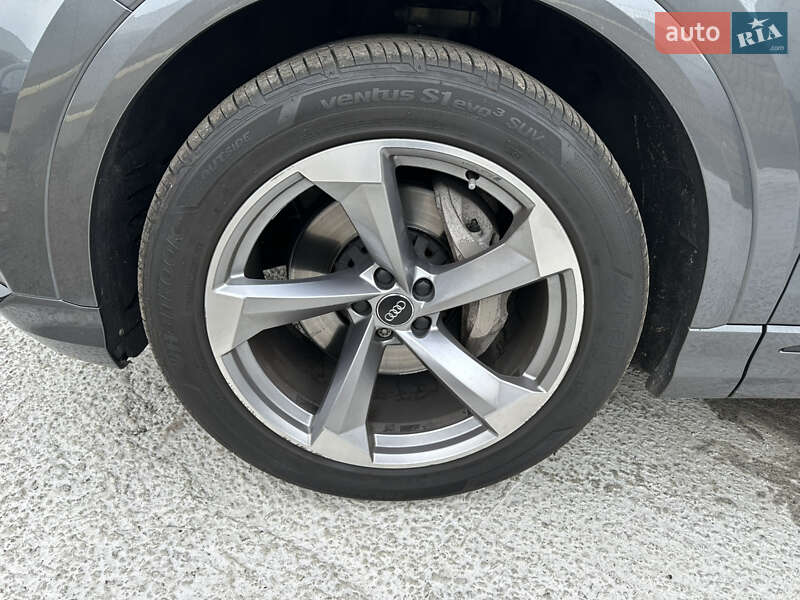 Внедорожник / Кроссовер Audi Q8 2018 в Киеве