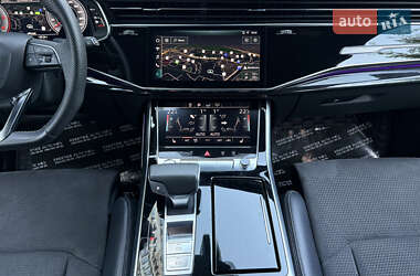 Позашляховик / Кросовер Audi Q8 2019 в 