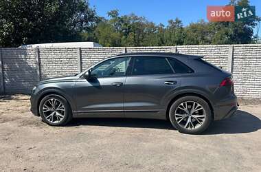 Позашляховик / Кросовер Audi Q8 2021 в 