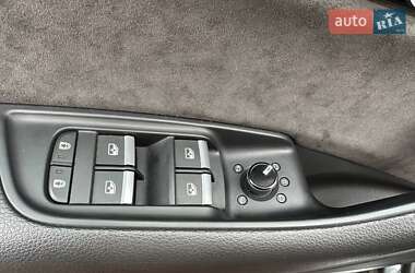 Позашляховик / Кросовер Audi Q8 2021 в 