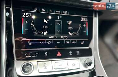 Позашляховик / Кросовер Audi Q8 2021 в 