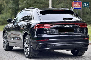 Внедорожник / Кроссовер Audi Q8 2021 в 