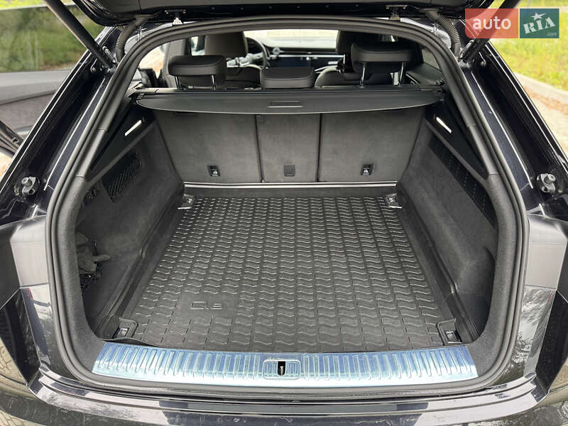Позашляховик / Кросовер Audi Q8 2021 в Львові