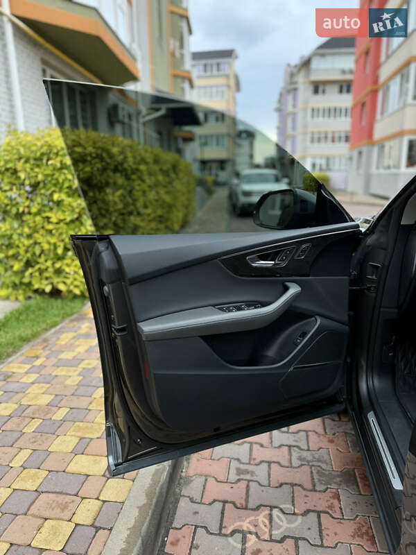 Позашляховик / Кросовер Audi Q8 2019 в Києві