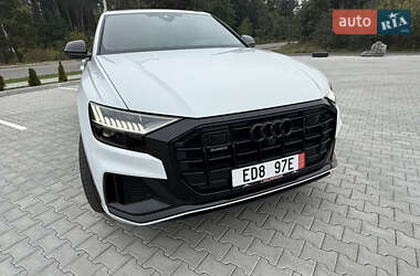Позашляховик / Кросовер Audi Q8 2022 в 