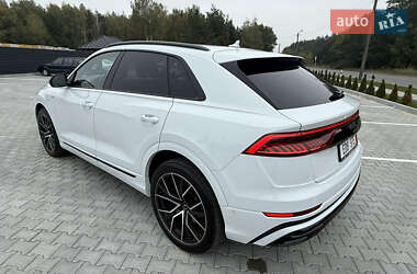 Позашляховик / Кросовер Audi Q8 2022 в 